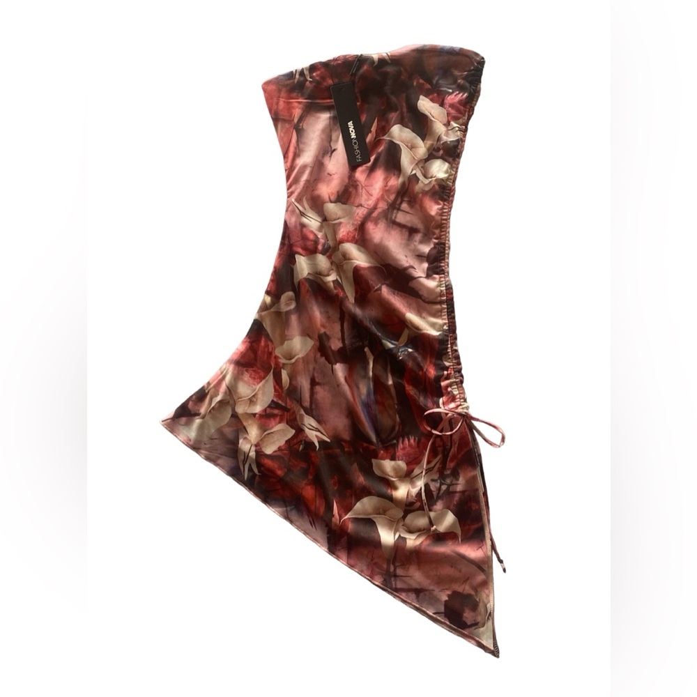 Fashion Nova NWT Dress. Strapless Adjustable Multiple Colored Beautiful Dress.